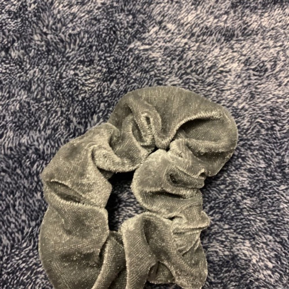 Scrunchie - Picture 3 of 4